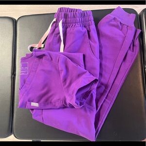 Figs purple scrub set